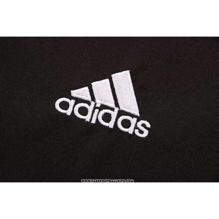 Tracksuit
 Manchester United Short Sleeve
 22/23 Black
 - Shorts
